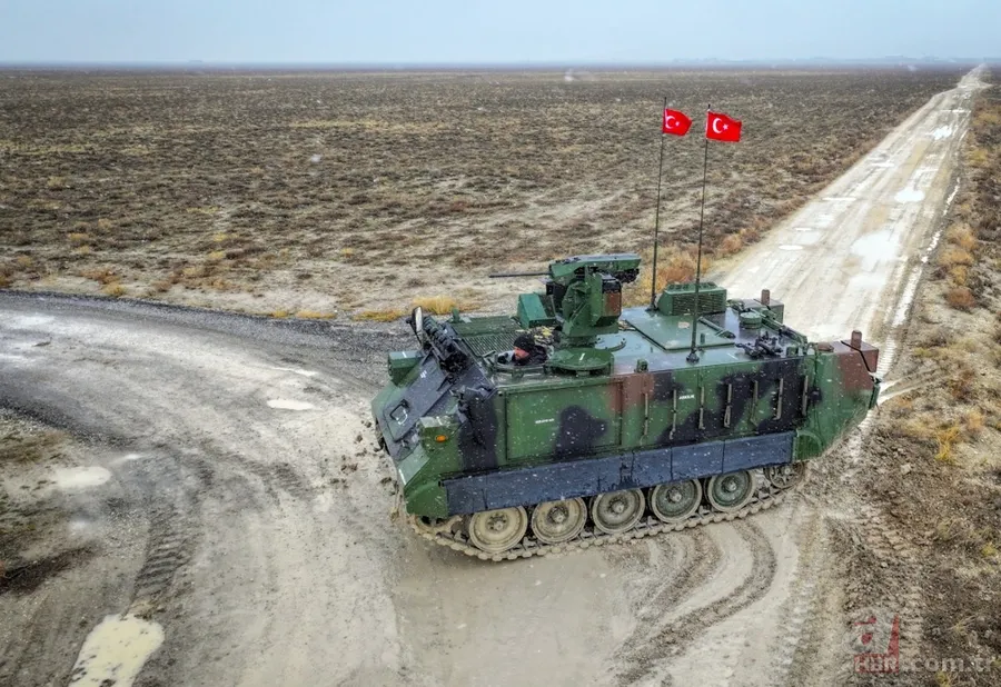 Yerli ve milli teknoloji sahada: Türkiye’nin ilk elektrikli zırhlı personel taşıyıcısı E-ZPT görücüye çıktı 9