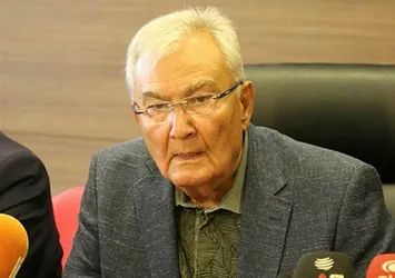 Deniz Baykal Türkiye'ye döndü