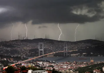 HAVA DURUMU | AFAD ve AKOM'dan İstanbul'a peş peşe uyarı! Telefonlara mesaj geldi: Yarına dikkat