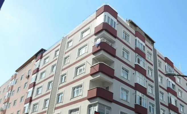 Şiddetli deprem sonrası Avcılar'da 3 bloktan oluşan bina için tahliye kararı - 2