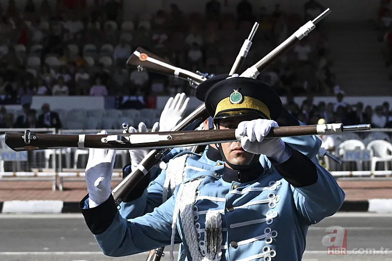 Doğu Akdeniz'de Türk'ün günü! 50 gemiyle gövde gösterisi! Amiral Gemi TCG Anadolu KKTC'de 16