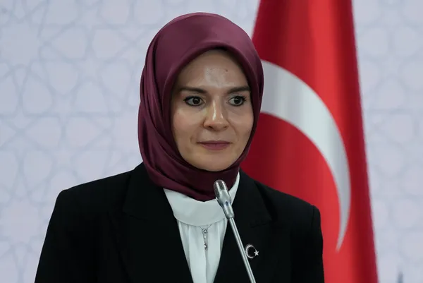 aile-ve-sosyal-hizmetler-bakani-mahinur-ozdemir-goktas-aile-vizyon-belgesi-icin-tarih-verdi-1715081546407.jpg Aile ve Sosyal Hizmetler Bakanı Mahinur Özdemir Göktaş Aile vizyon belgesi için tarih verdi! - 5