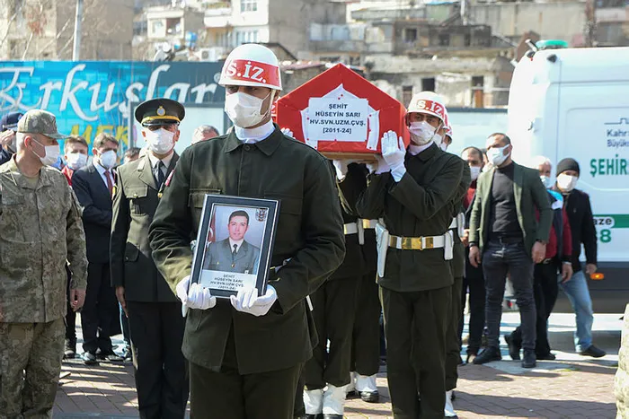 Son dakika: Gara kahramanlarına veda! Şehit annesinin sözleri yürek dağladı: Sen kalk da ben yatayım - 10