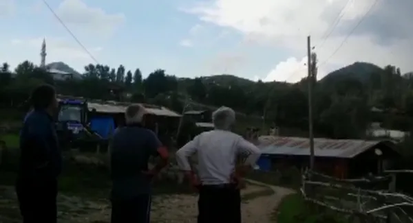 artvinde-hortum-ve-dolu-catilar-uctu-1629650937246.jpg Artvin’de hortum ve dolu! Çatılar uçtu - 2