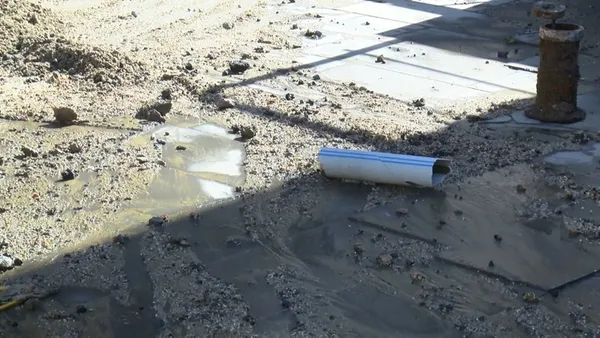 Maltepe'de İSKİ su borusu patlattı! Su metrelerce havaya yükseldi - 1