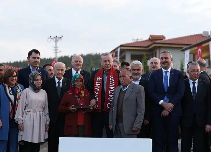 Başkan Erdoğan Gaziantep'te köy evinde vatandaşlarla bir araya geldi