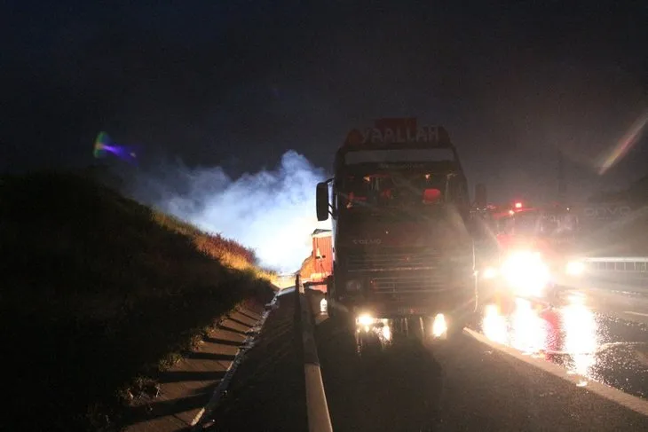 Kuzey Marmara Otoyolu’nda feci kaza! Saman yüklü tır alevlere teslim oldu