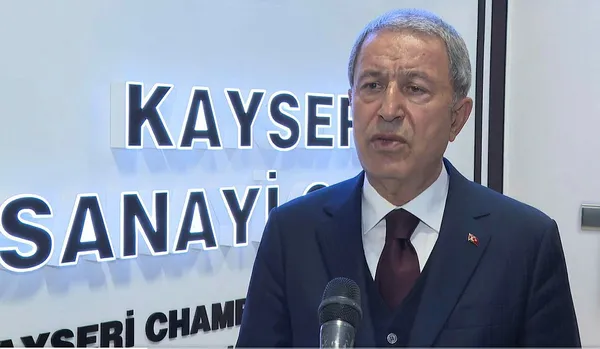 Milli Savunma Bakanı Hulusi Akar: Sudan’dan Türk vatandaşlarının tahliyesi için 5 nakliye uçağı görevlendirildi