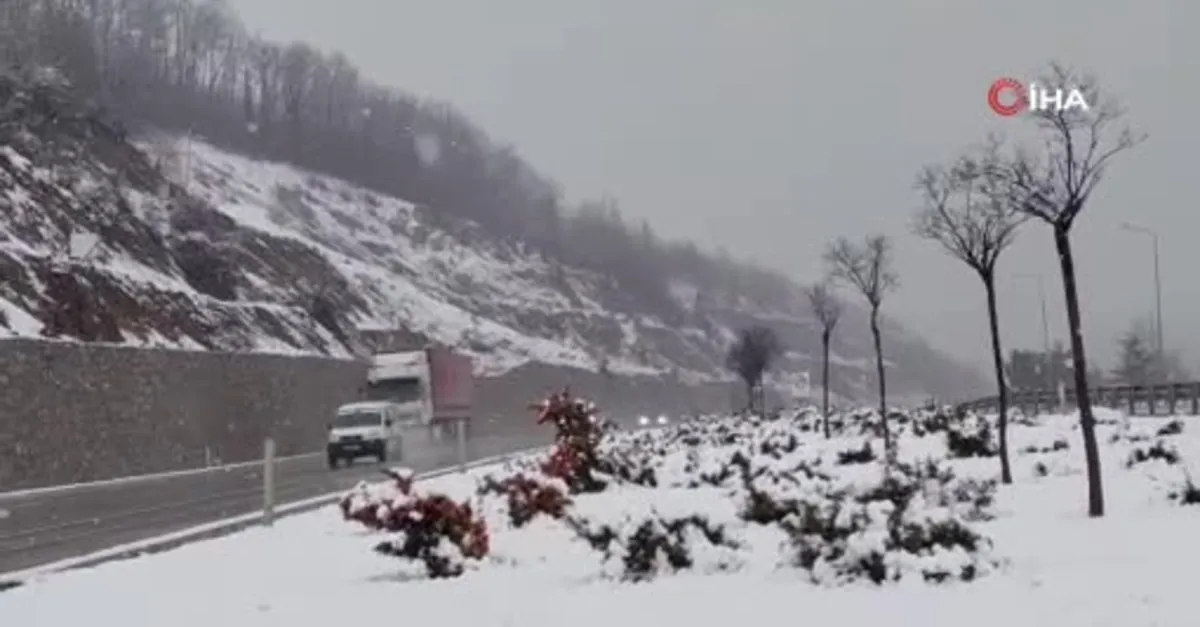 Kavak beyaz gelinliğini giydi