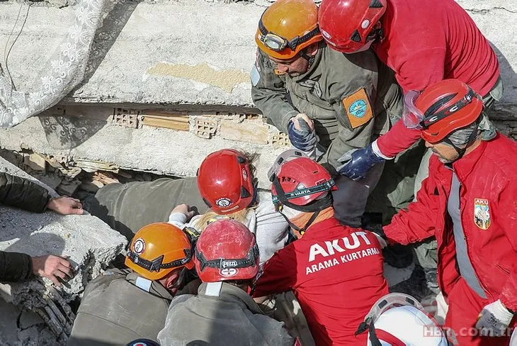 Türkiye’yi yasa boğan Kahramanmaraş depremi 10 ili etkiledi! Deprem bölgelerinden geriye yürekleri yakan görüntüler kaldı