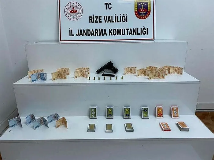 Rize’de kumarhaneye çevrilen ev İYİ Parti İl Başkan Yardımcısı Yıldız’ın çıktı! Jandarma suçüstü yakaladı