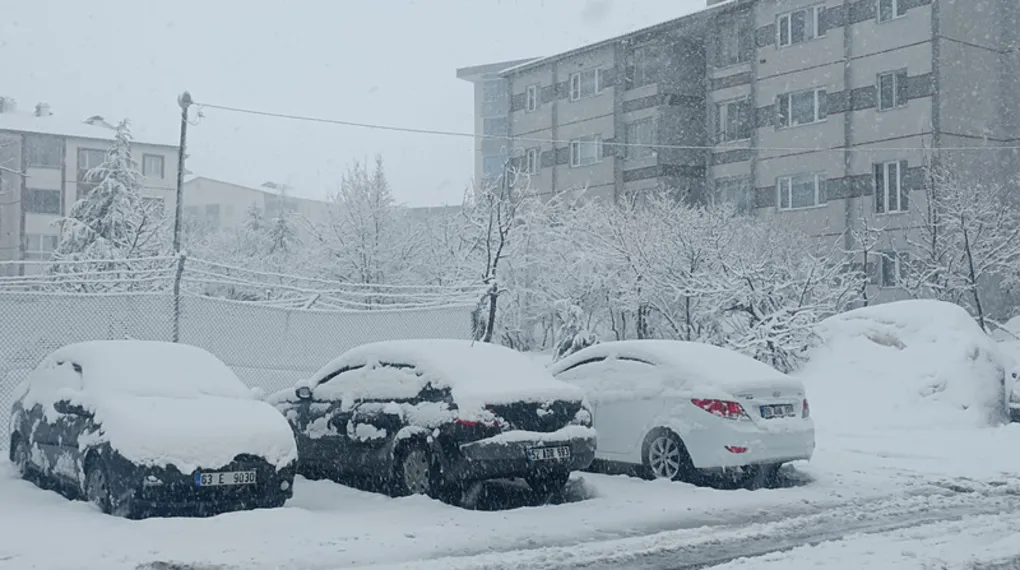 Bitlis'te 84 yerleşim yeri ulaşıma kapandı
