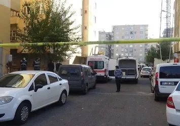 SON DAKİKA! Diyarbakır'da baba dehşeti! Makasla delik deşik etti