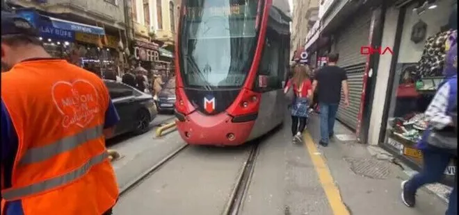 İstanbul’un toplu taşıma çilesi bitmek bilmiyor! Sirkeci’de tramvay raydan çıktı