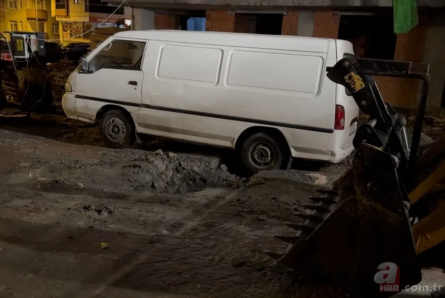 İstanbul’da beklenen yağış başladı! Şimşekler geceyi aydınlattı 9