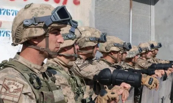 1669207088326.jpg Suriye ve Irak'ta terör örgütü PKK'ya ağır darbe vurulması HDP'yi çıldırdı! HDP'li Ömer Öcalan su şişesini drona attı - 2