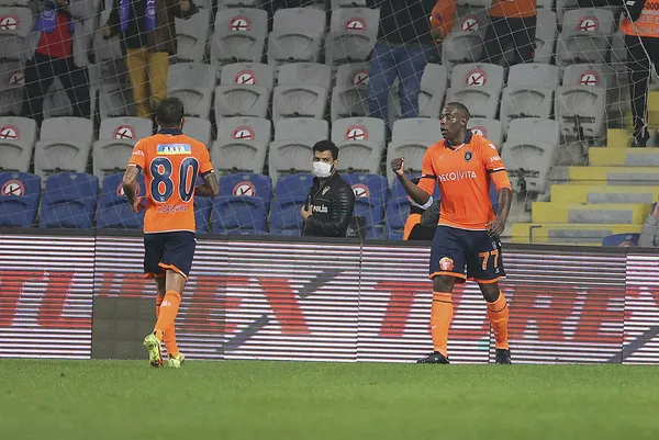 kara-kartala-basaksehir-freni-basaksehir-3-2-besiktas-mac-sonucu-ozet-1634327530917.jpg Kara Kartal'a Başakşehir freni! Başakşehir 3-2 Beşiktaş (MAÇ SONUCU - ÖZET) - 4