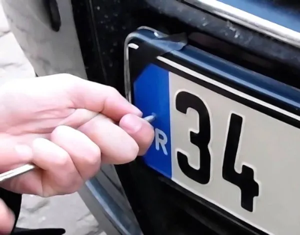 arac-sahipleri-dikkat-yeni-donem-resmen-basladi-plakalara-ekleniyor-1704698962333.jpg Araç sahipleri dikkat! Yeni dönem resmen başladı! Plakalara ekleniyor... - 1