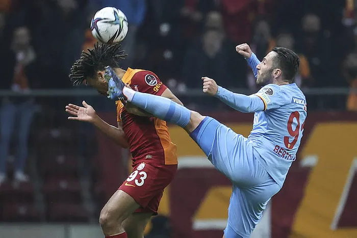 son-dakika-erman-toroglu-galatasarayda-bir-tuhaflik-var-1644691740147.jpg Son dakika | Erman Toroğlu: Galatasaray'da bir tuhaflık var - 3