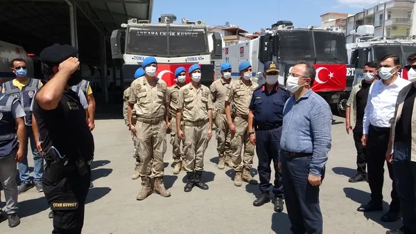 Antalya’da görevli TOMA’lar çiçekler ve alkışlarla uğurlandı