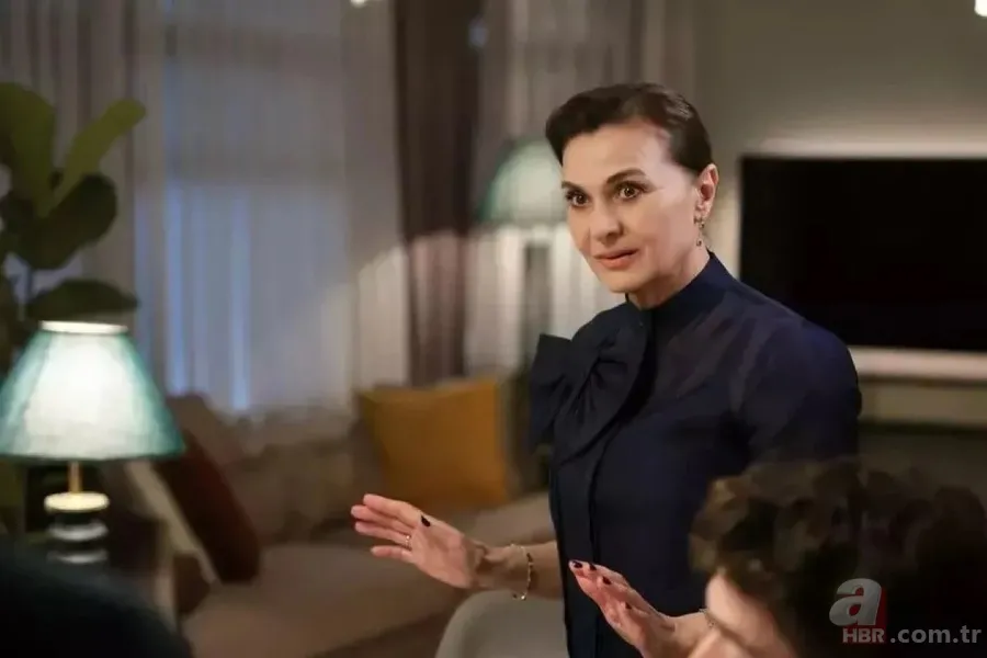 40 yaşındaki Ekin annesinin tıpatıp aynısı... Bahar'ın Nevra'sı Hatice Aslan’ın oğlunu gören şaşırdı! 4