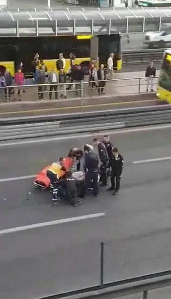 İstanbul'da E-5 karayolunda intihar girişimi! Köprüden atladı, araç çarptı - 2