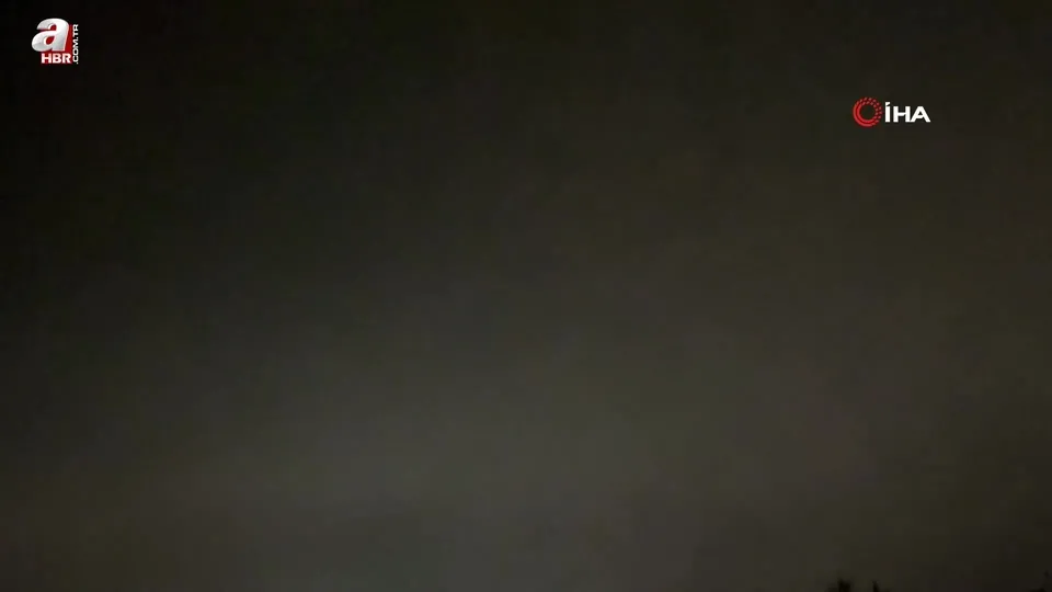 Bolu’da şimşekler geceyi aydınlattı