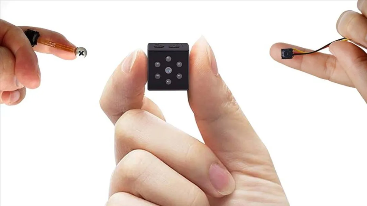 Özel okulda gizli kamera skandalı! Sözde eğitmen meslektaşlarını ve öğrencileri görüntüledi!