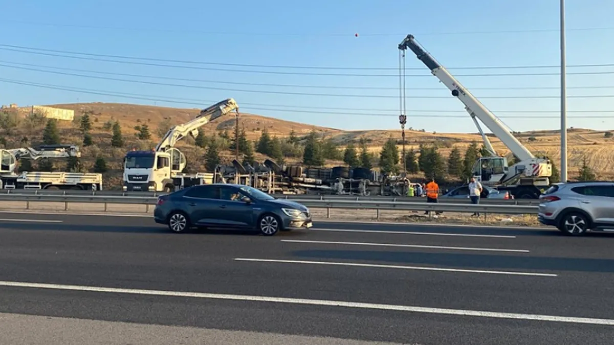 Ankara'da beton mikseri otomobilin üzerine devrildi: Çok sayıda yaralı var