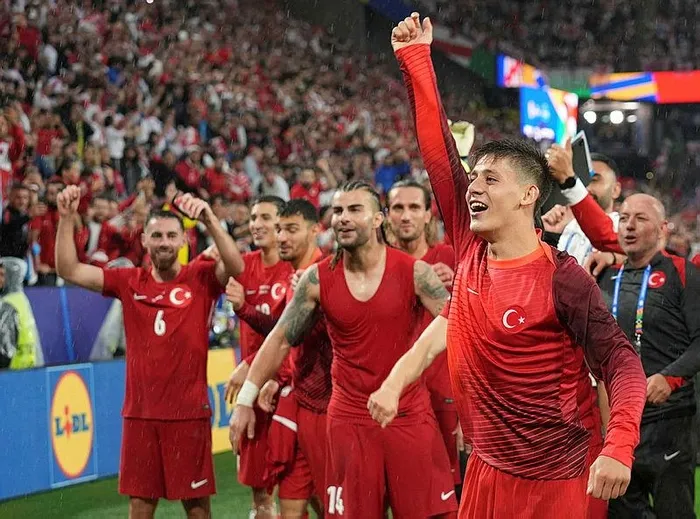 baskan-erdogandan-a-milli-futbol-takimina-tebrik-telefonu-ardanin-golu-de-guzeldi-1718741817390.jpeg Başkan Erdoğan'dan A Milli Futbol Takımı'na tebrik telefonu: Arda'nın attığı gol de dört dörtlük bir goldü - 2