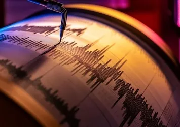 Pakistan'da 5 büyüklüğünde deprem