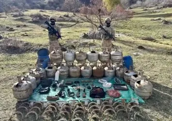Son dakika: Kars'ta PKK'nın 3 sığınağı yerle bir edildi