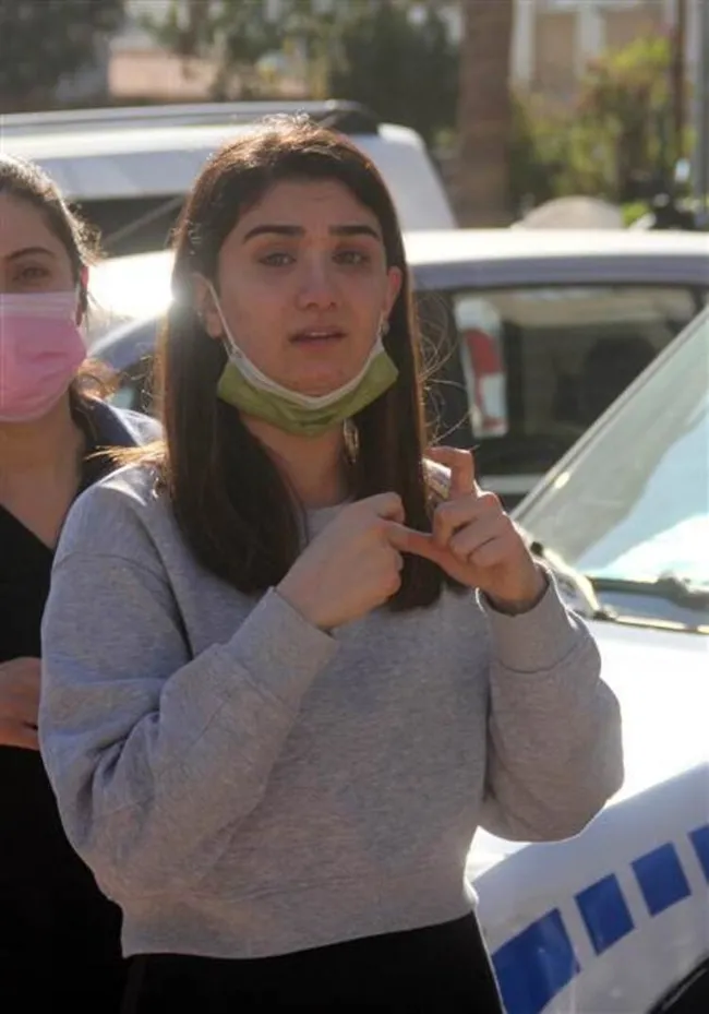 Adana’da cipiyle motosiklet sürücüsüne çarpan kadın sürücü soka girip dakikalarca ağladı - 2