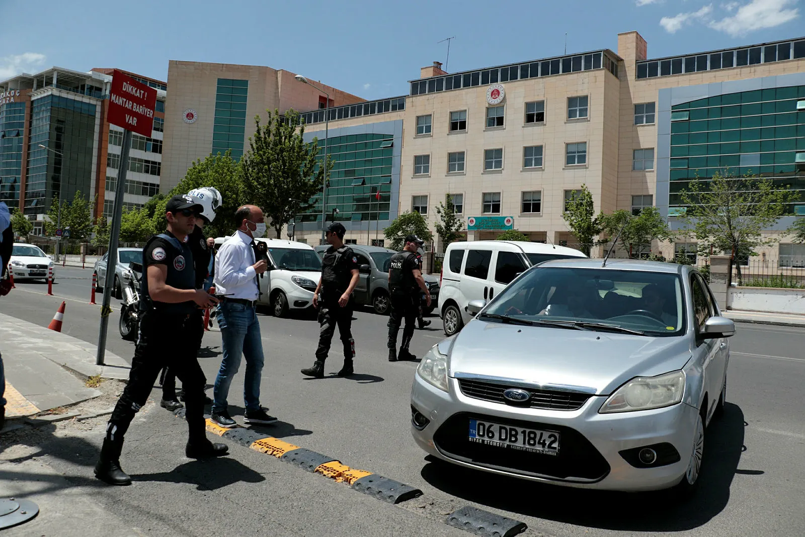 Polis Atakan Arslan'ın şehit eden zanlı ve yanındakiler adliyede