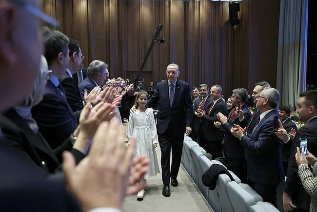 AK Parti’nin seçim beyannamesi ne ifade ediyor? Son anketler ne diyor?