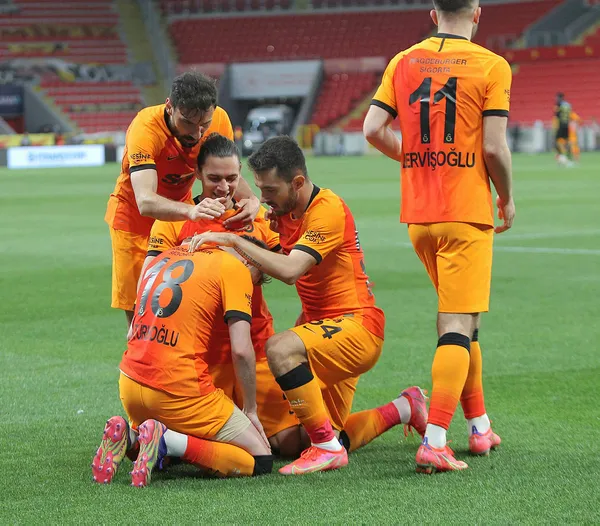 Cimbom şampiyonluğu istiyor! Göztepe 1-3 Galatasaray MAÇ SONUCU-ÖZET