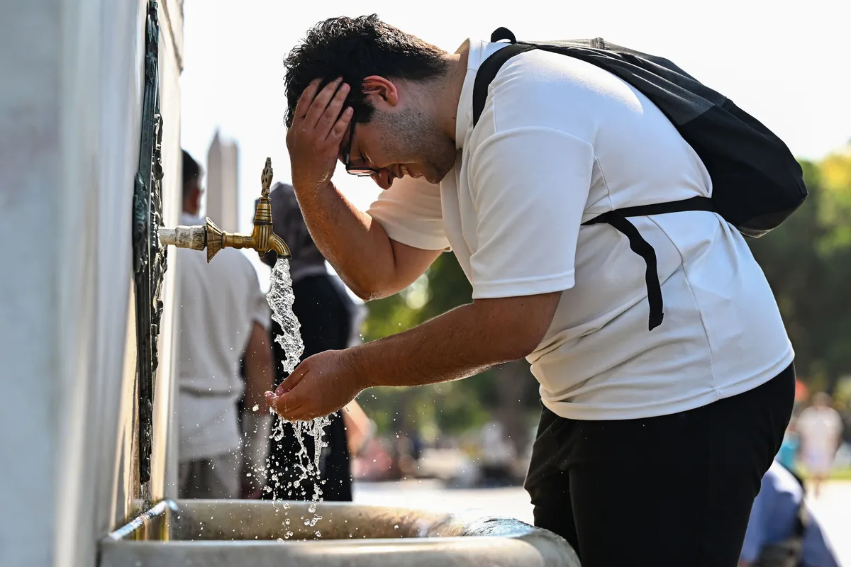 1788502446445.jpg Şanlıurfa’da 37-38 derece olan sıcaklık salı günü 34 dereceye kadar gerilerken bölgede düşük nemle birlikte kuru sıcak etkisini sürdürüyor.