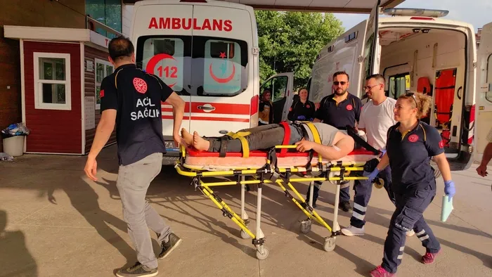 takla-atan-traktorun-surucusu-yaralandi-1717522601034.jpg Takla atan traktörün sürücüsü yaralandı - 1