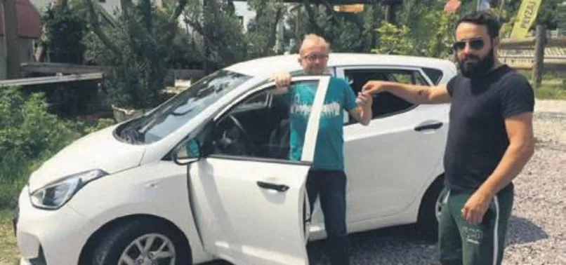 Kayıp köpeğini bulana araba hediye etti