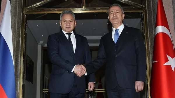 son-dakika-milli-savunma-bakani-hulusi-akar-rus-mevkidasi-sergey-soygu-ile-gorustu-1669295156710.jpg Son dakika: Milli Savunma Bakanı Hulusi Akar Rus mevkidaşı Sergey Şoygu ile görüştü - 1