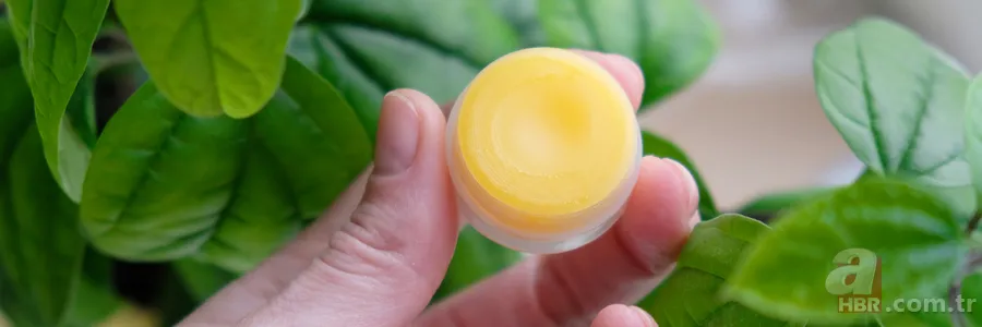 1 günde hazırlanıyor! İşte hazırlara taş çıkaran dudak balmı tarifi 8