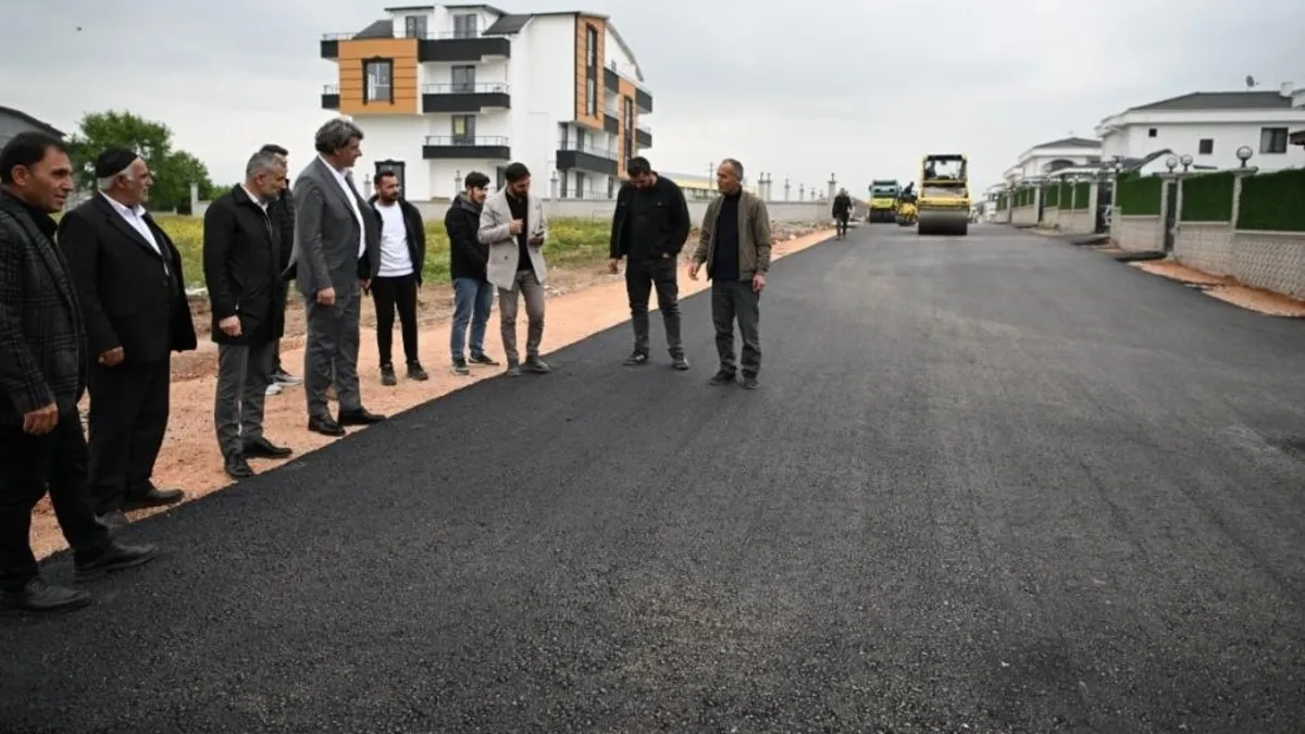 Kartepe'de 3 mahalleye bin 300 ton asfalt