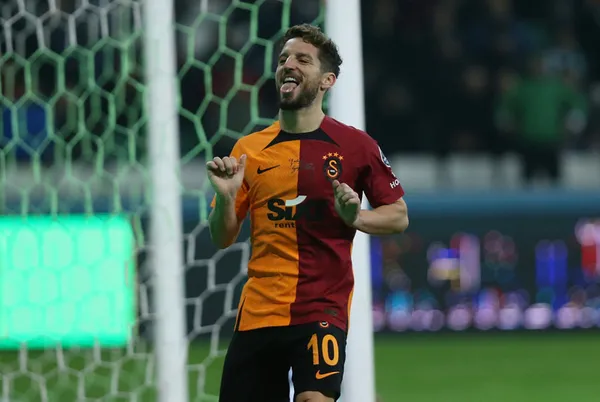 galatasaray-giresunda-seriye-bagladi-super-ligde-galibiyet-serisi-10a-cikti-1674928837489.jpg Galatasaray Giresun'da seriye bağladı! Rekor gecesi: Süper Lig'de galibiyet serisi 10'a çıktı! - 2