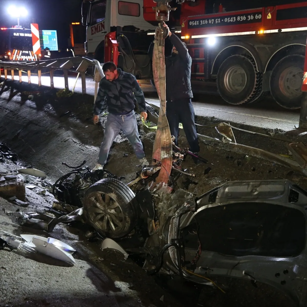 Çanakkale'de feci kaza! Otomobil paramparça: 2 ölü