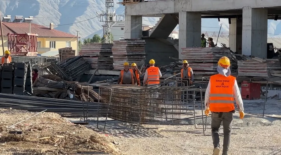 Yüksekova'da sağlık yatırımı yükseliyor! 100 yataklı hastanede ikinci kata geçildi - 3