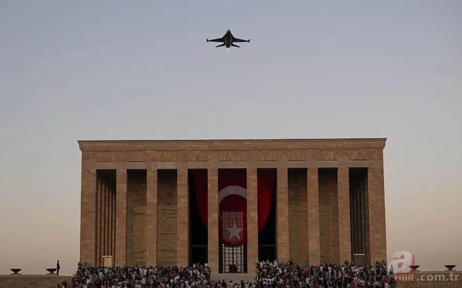 SOLOTÜRK'ten Büyük Zafer'de nefes kesen saygı uçuşu! Vatandaşlar hayranlıkla izledi 6