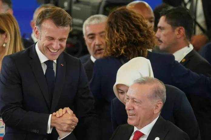 kuresel-barisa-baskan-erdogan-imzasi-yil-boyunca-bas-donduren-diplomasi-17-ulkeye-19-ziyaret-1735464645240.jpg Foto: AA