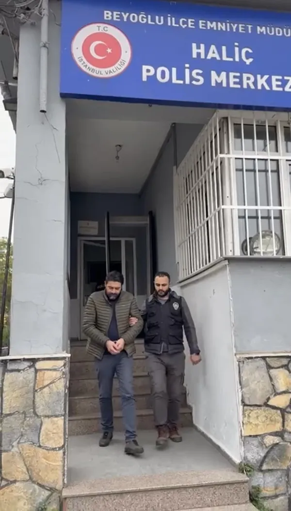 istanbulda-film-gibi-cinayet-otelden-kacirdiklari-adam-borc-tahsil-edilirken-oldu-1671693844892.jpg İstanbul’da film gibi cinayet! Otelden kaçırdıkları adam borç tahsil edilirken öldü - 6