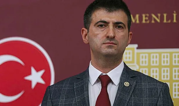 mehmet-ali-celebi-kimdir-ak-partiye-gecen-mehmet-ali-celebi-kac-yasinda-aslen-nereli-1665478553335.jpg Ak Parti'ye geçen Mehmet Ali Çelebi kaç yaşında, aslen nereli? Mehmet Ali Çelebi kimdir? - 3