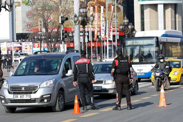 uzmanlardan-normallesme-sinyalleri-kisitlamalar-ne-zaman-kalkacak-1610261538616.jpg Uzmanlardan normalleşme sinyalleri! Kısıtlamalar ne zaman kalkacak? - 1